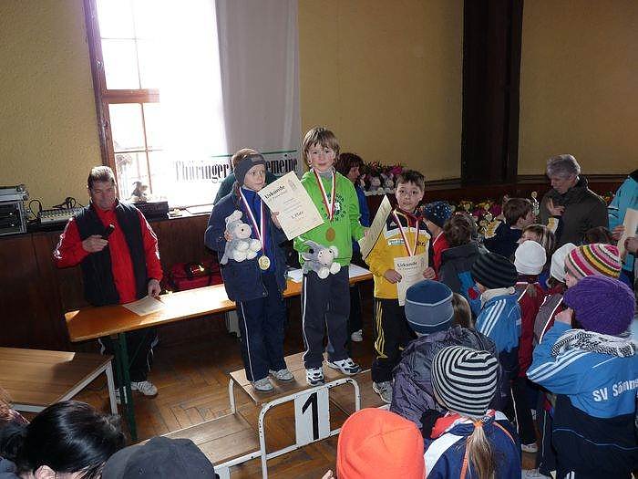 Kinder und Jugendliche beim Possenlauf