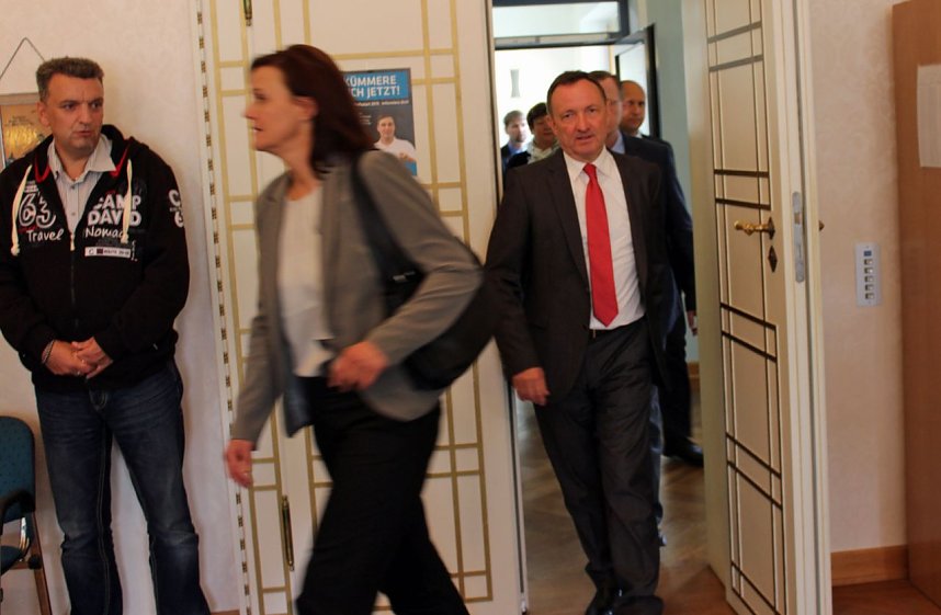 Verurteilung des Brandanschlages und weitere Ma&szlig;nahmen