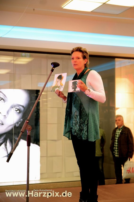 Luca H&auml;nni in der Marktpassage