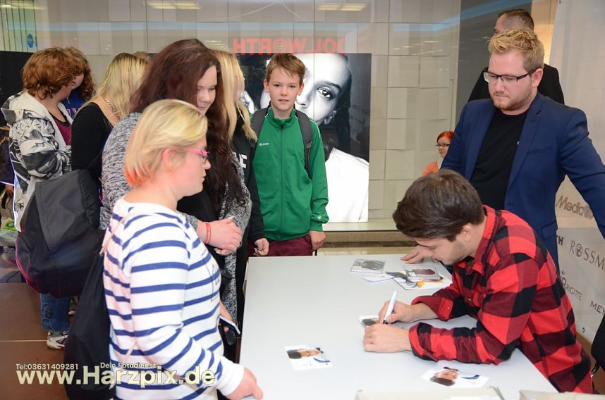 Luca H&auml;nni in der Marktpassage