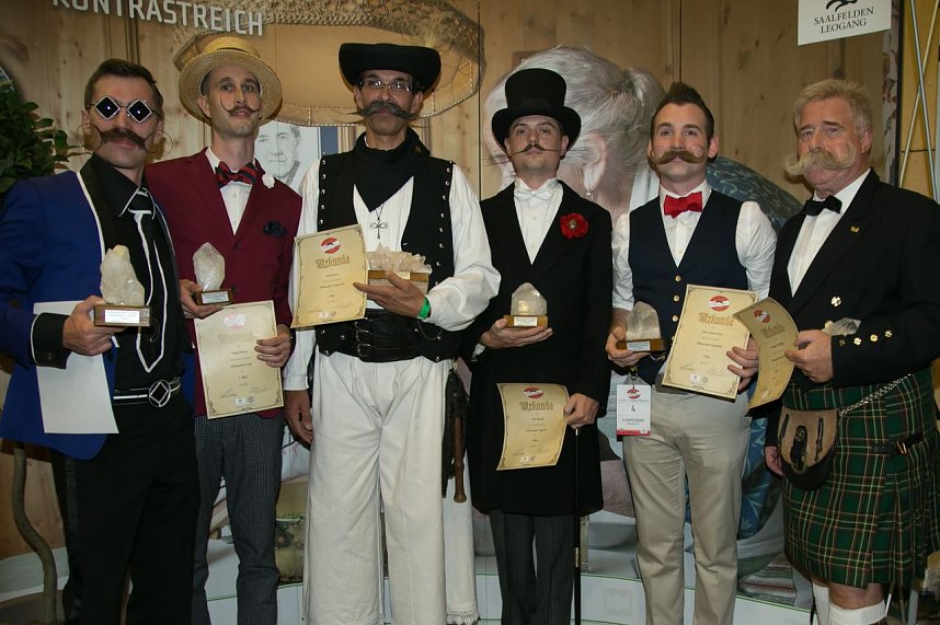 Die Weltmeister der Kategorie Schnauzb&auml;rte (vlnr.): Daniel Lawlor, Jonny King, Jaromi Zsolt, Patrick Fette, Jackie Lynn und Wolfgang Schneider.