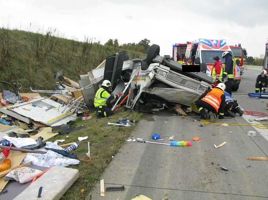 Wohnmobil komplett zerst&ouml;rt