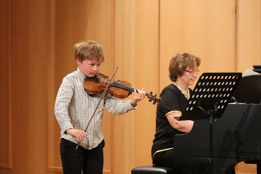 Junge Geiger im Konzert