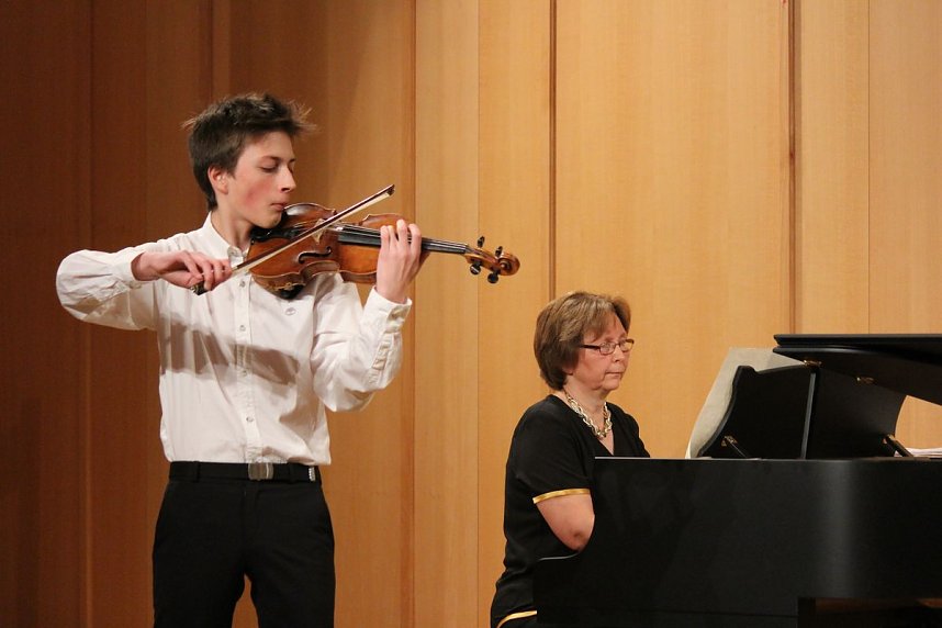 Junge Geiger im Konzert