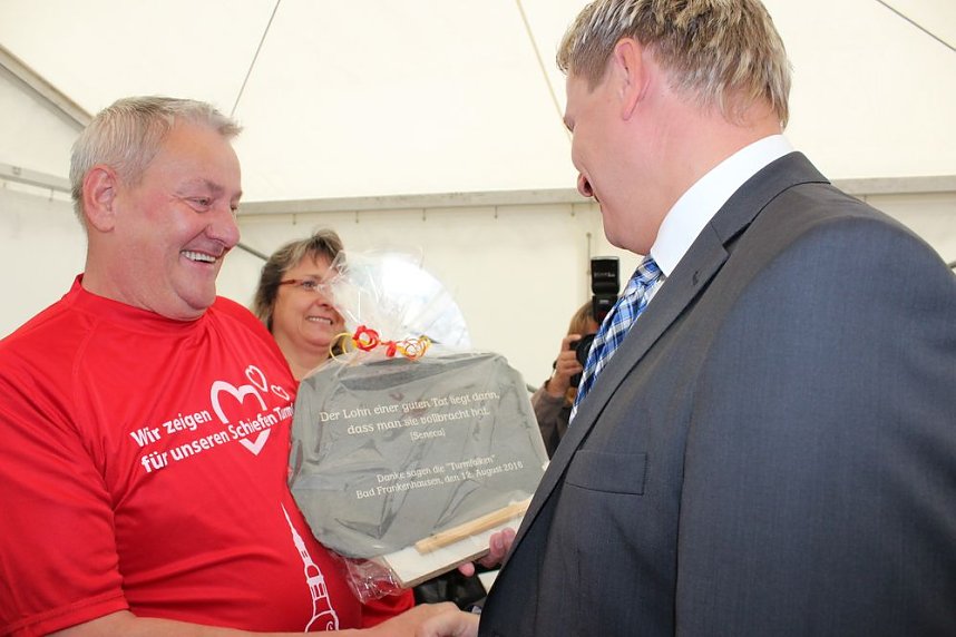 Mit Festakt schiefer Turm als gerettet gefeiert