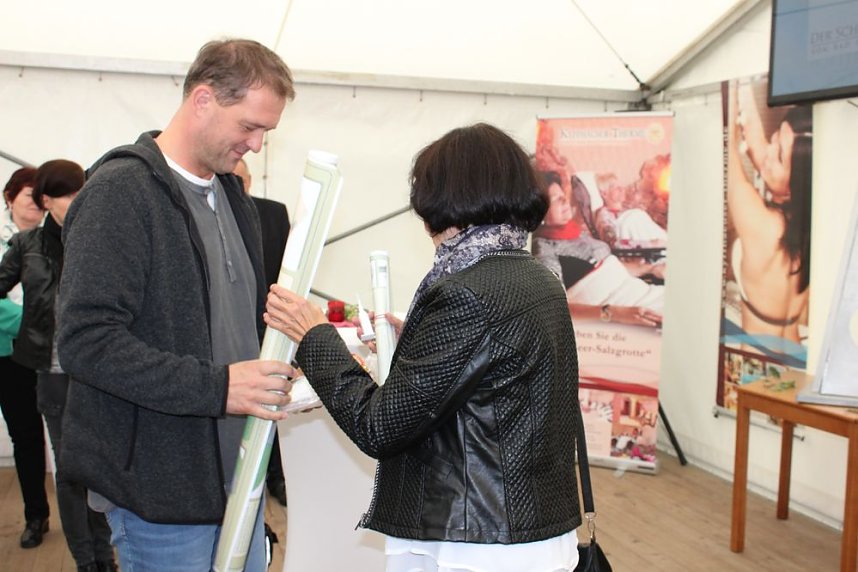 Mit Festakt schiefer Turm als gerettet gefeiert