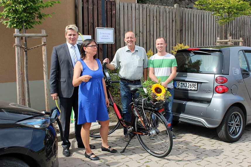 E-Tankstelle f&uuml;r Autos und Fahrr&auml;der