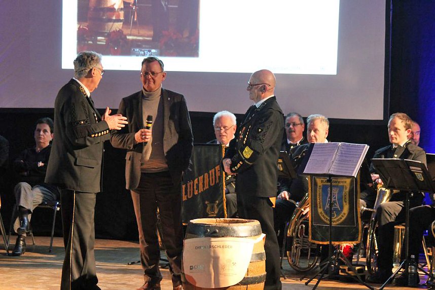 Ministerpr&auml;sident bekam Schl&auml;ge