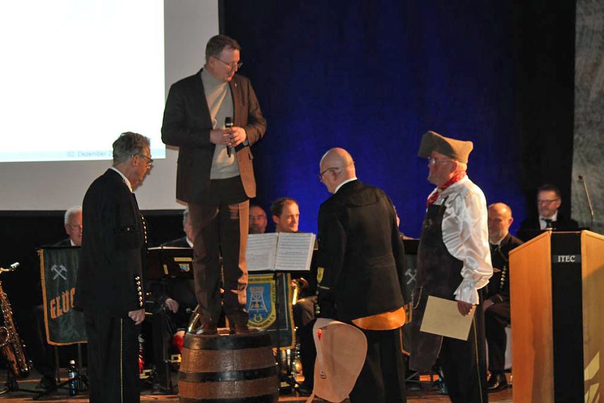 Ministerpr&auml;sident bekam Schl&auml;ge