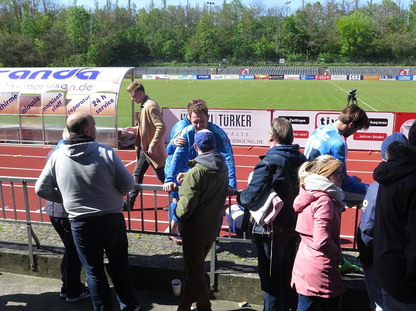 Vor und nach dem Spiel gegen den BAK