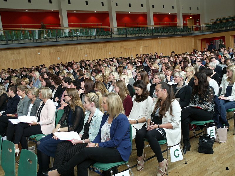 Verbeamtung von &uuml;beer 350 Lehrerinnen und Lehrern