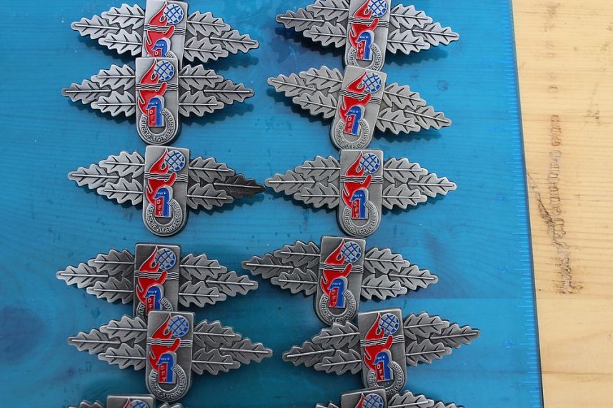 Leistungsspange von jungen Feuerwehrleuten erk&auml;mpft