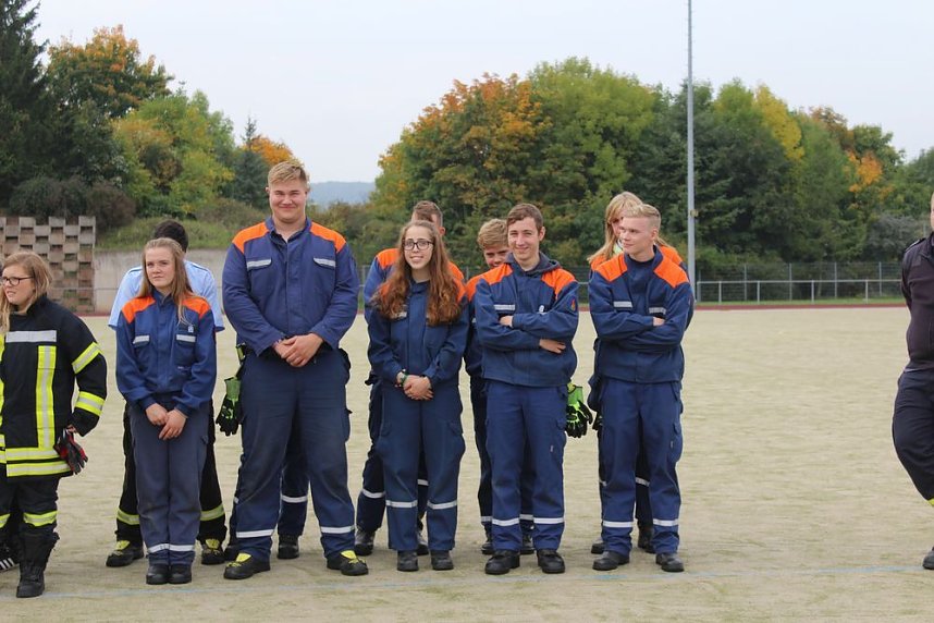 Leistungsspange von jungen Feuerwehrleuten erk&auml;mpft