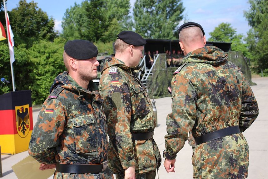 Einheiten der Bundeswehr verabschiedet