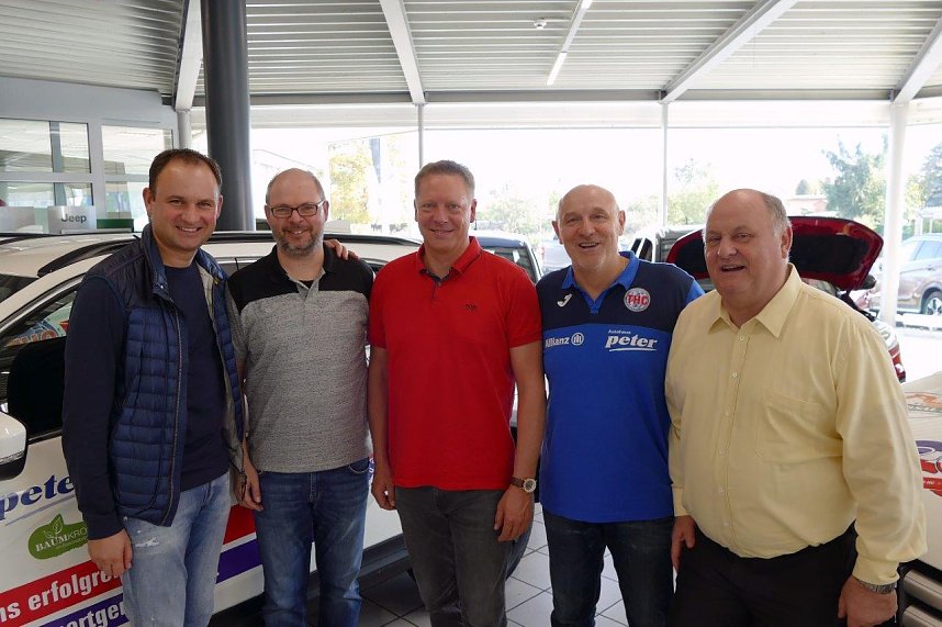 Autos an THC-M&auml;dels &uuml;bergeben