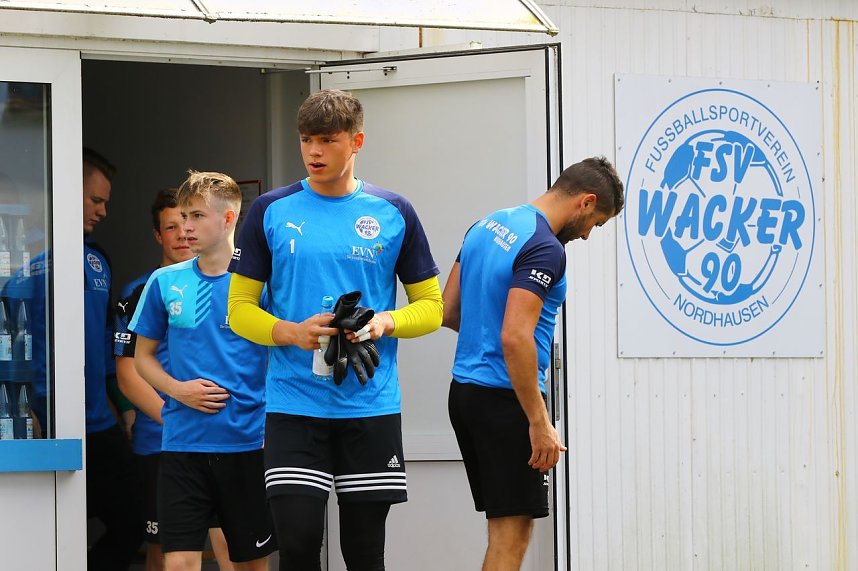 Trainingsauftakt des Oberliga-Kaders im AKS