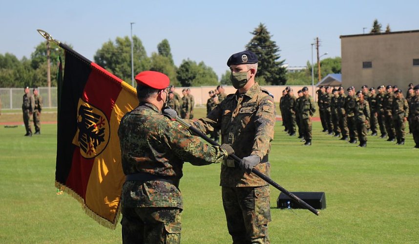 Bei Appell in Sondershausen Kommando &uuml;ber geben