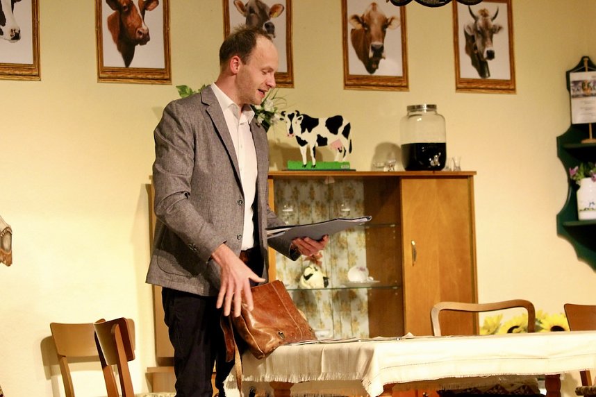 Premiere im Allmenh&auml;user Bauerntheater