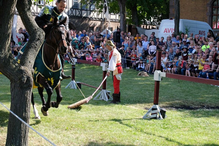Ritterspektakel auf der Ronneburg zum Pfingstsamstag