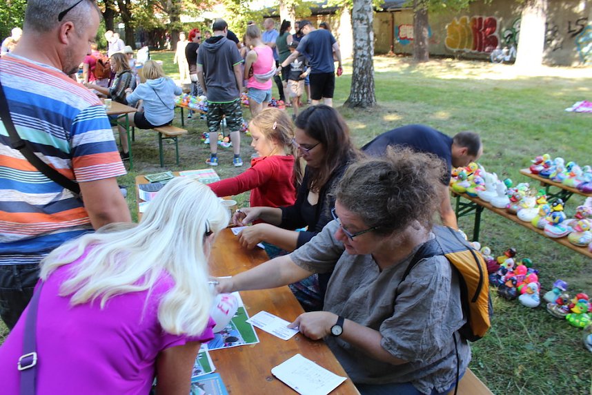 Am Start und an der Strecke des Entenrennens 2022