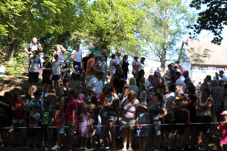 Am Start und an der Strecke des Entenrennens 2022