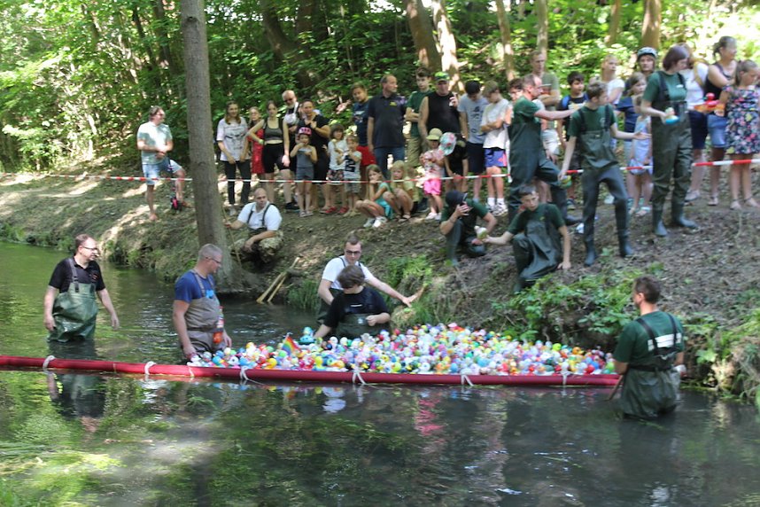 Am Start und an der Strecke des Entenrennens 2022
