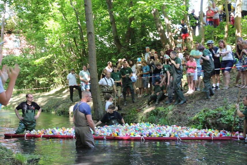 Am Start und an der Strecke des Entenrennens 2022