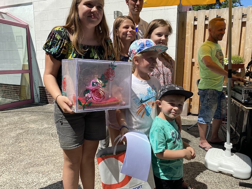 Siegerehrung am Riedsgraben beim diesj&auml;hrigen Entenrennen