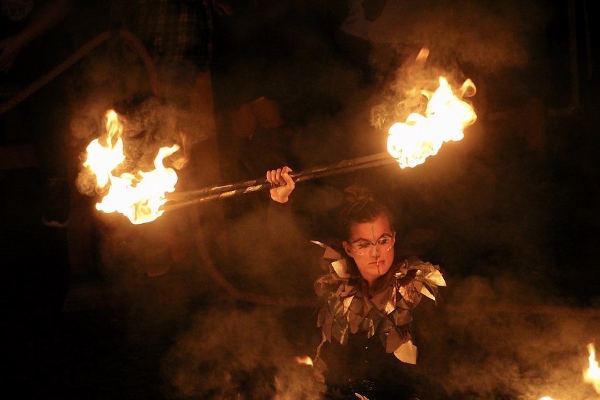 Atemberaubendes Feuerspektakel auf dem T&ouml;pfermarkt in Bad Langensalza 