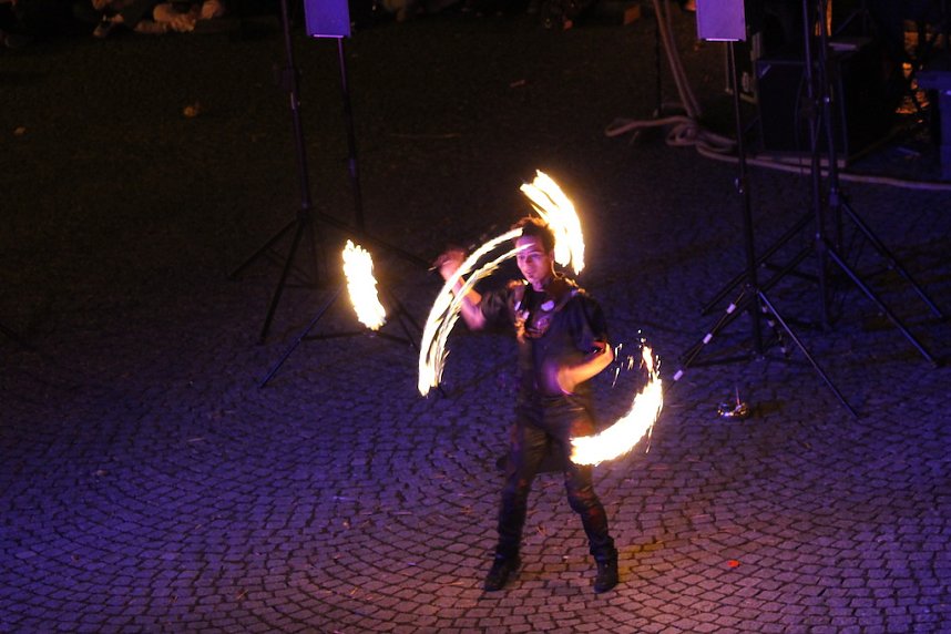 Atemberaubendes Feuerspektakel auf dem T&ouml;pfermarkt in Bad Langensalza 