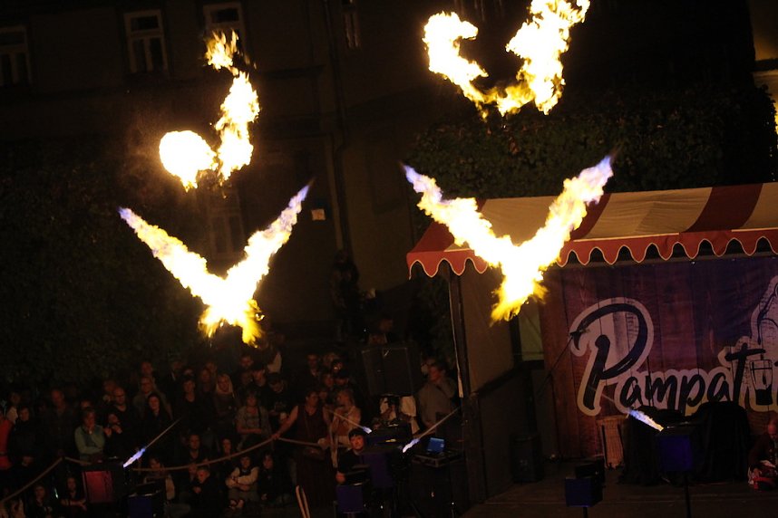 Atemberaubendes Feuerspektakel auf dem T&ouml;pfermarkt in Bad Langensalza 