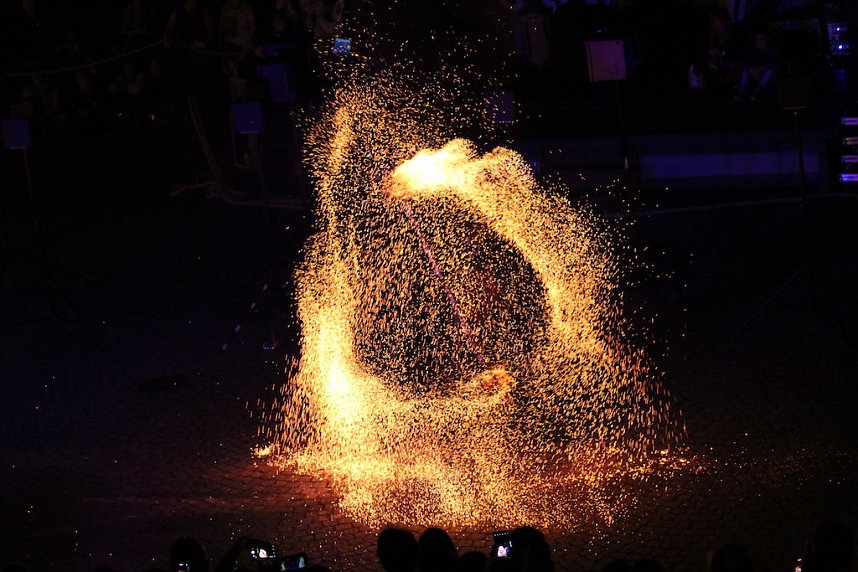Atemberaubendes Feuerspektakel auf dem T&ouml;pfermarkt in Bad Langensalza 
