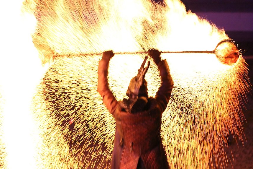 Atemberaubendes Feuerspektakel auf dem T&ouml;pfermarkt in Bad Langensalza 
