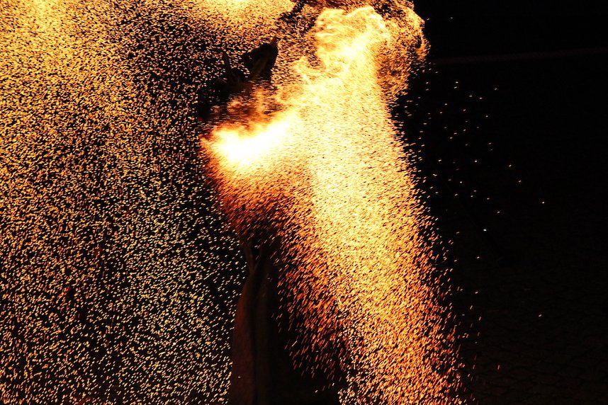 Atemberaubendes Feuerspektakel auf dem T&ouml;pfermarkt in Bad Langensalza 