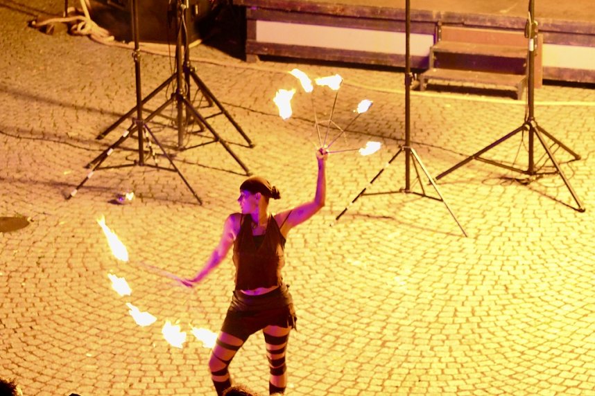 Atemberaubendes Feuerspektakel auf dem T&ouml;pfermarkt in Bad Langensalza