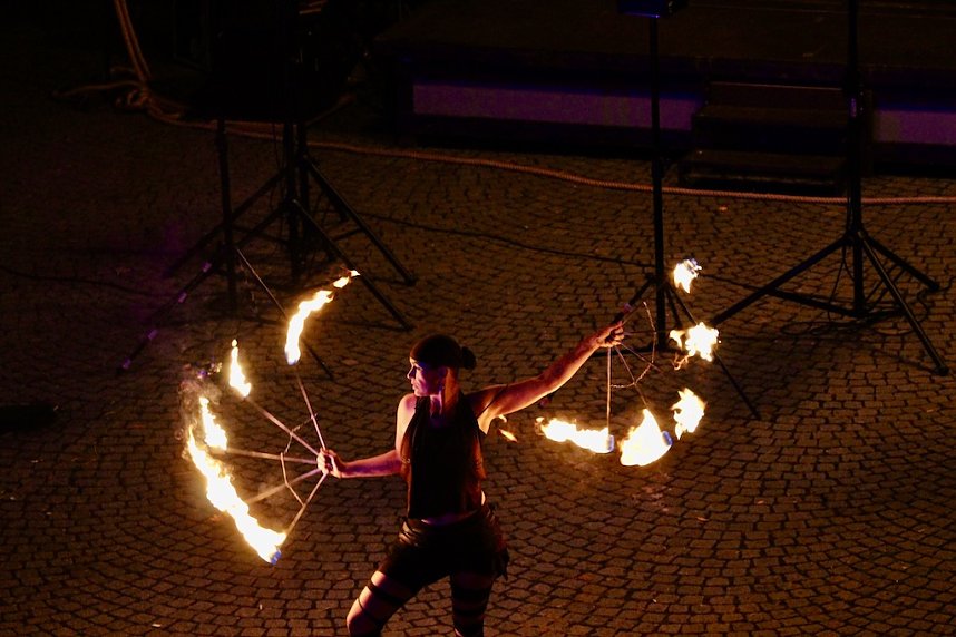 Atemberaubendes Feuerspektakel auf dem T&ouml;pfermarkt in Bad Langensalza