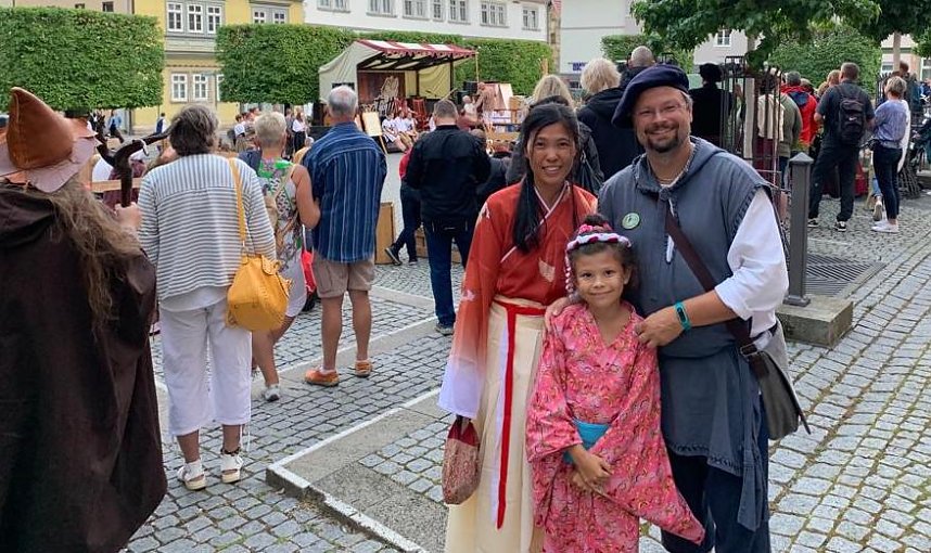 Sakura Leyenna gab eine Audienz zum Mittelaterstadtfest