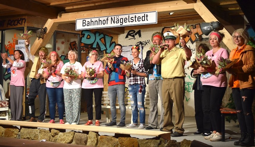 "Es f&auml;hrt kein Zug nach irgendwo" im Bauerntheater N&auml;gelstedt