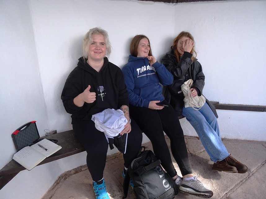 Wandertag von Th&uuml;ringer Berufssch&uuml;lern in und um Bad Frankenhausen auf den Spuren des Mittelalters. Nach dem m&uuml;hevollem Aufstieg zur Hornungsh&ouml;he gab es eine St&auml;rkung 