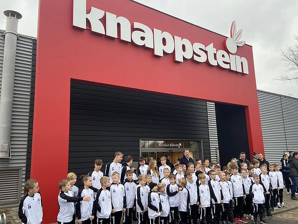 Junge Preu&szlig;en zu Besuch beim Sponsor