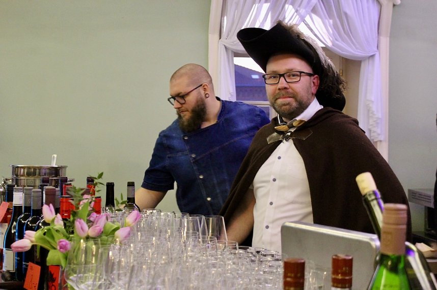 (re.) Martin Braun Mitveranstalter und Gastwirt der Ratswaage in Bad Langensalza