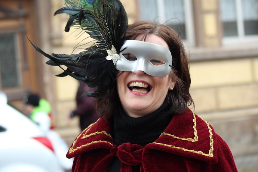 Fr&ouml;hlichbunter Karnevalsumzug in und um Bad Langensalza