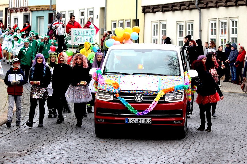 Fr&ouml;hlichbunter Karnevalsumzug in und um Bad Langensalza