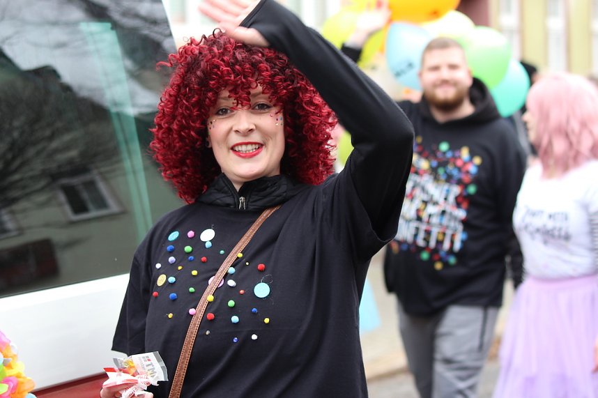 Fr&ouml;hlichbunter Karnevalsumzug in und um Bad Langensalza