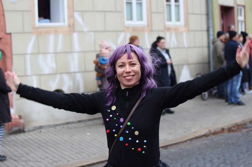 Fr&ouml;hlichbunter Karnevalsumzug in und um Bad Langensalza