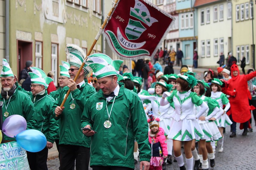 Fr&ouml;hlichbunter Karnevalsumzug in und um Bad Langensalza