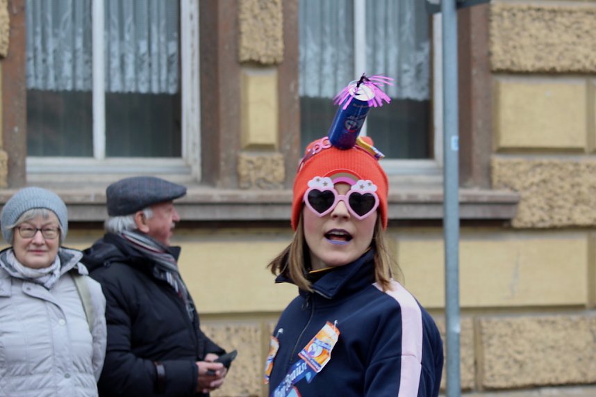 Fr&ouml;hlichbunter Karnevalsumzug in und um Bad Langensalza