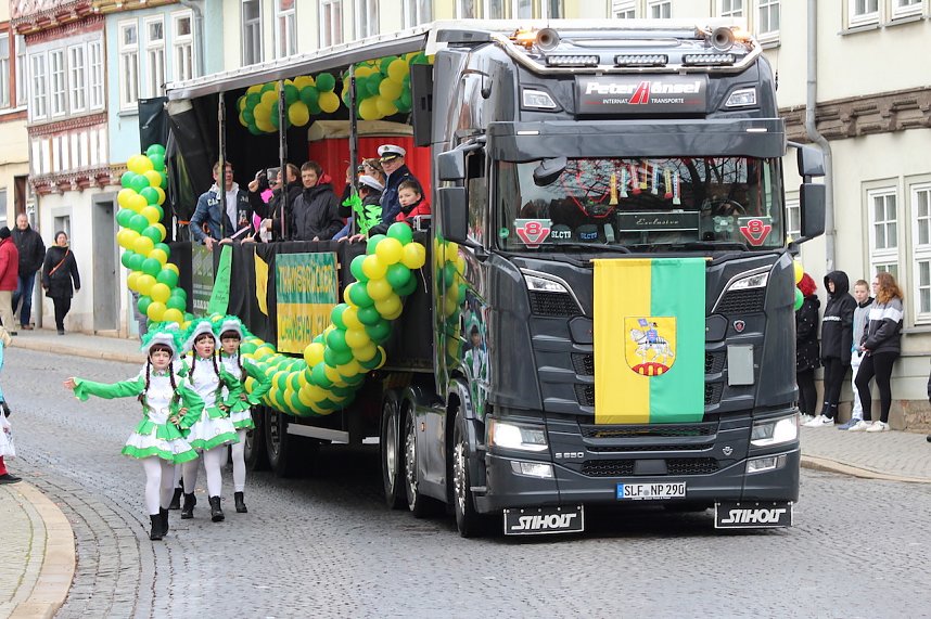 Fr&ouml;hlichbunter Karnevalsumzug in und um Bad Langensalza