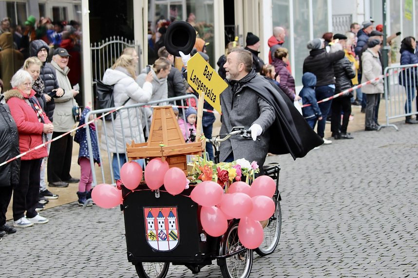 ZUm Karnevalsumzug zog es viele Jecken in die Stadt Bad Langensalza