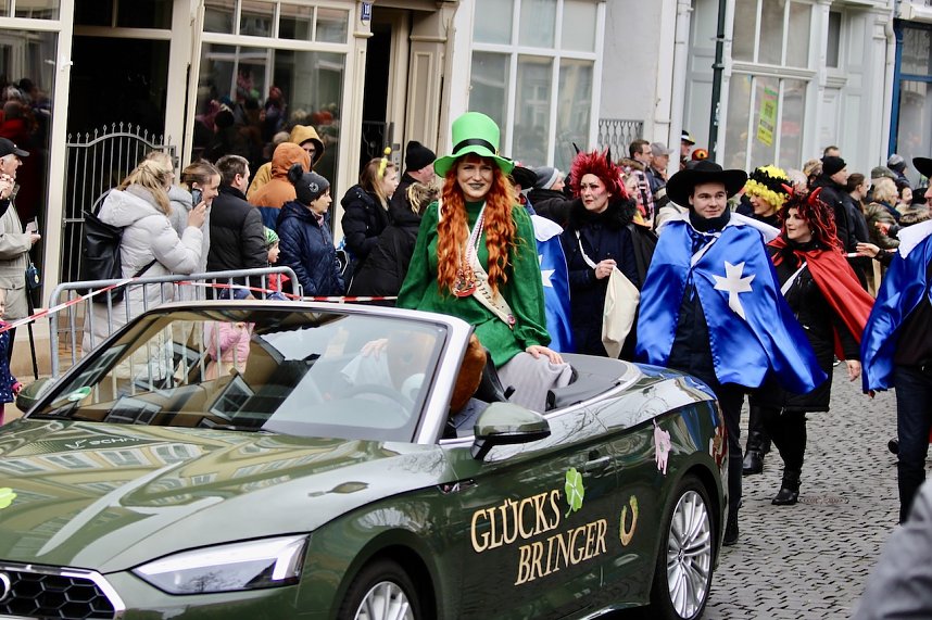 ZUm Karnevalsumzug zog es viele Jecken in die Stadt Bad Langensalza
